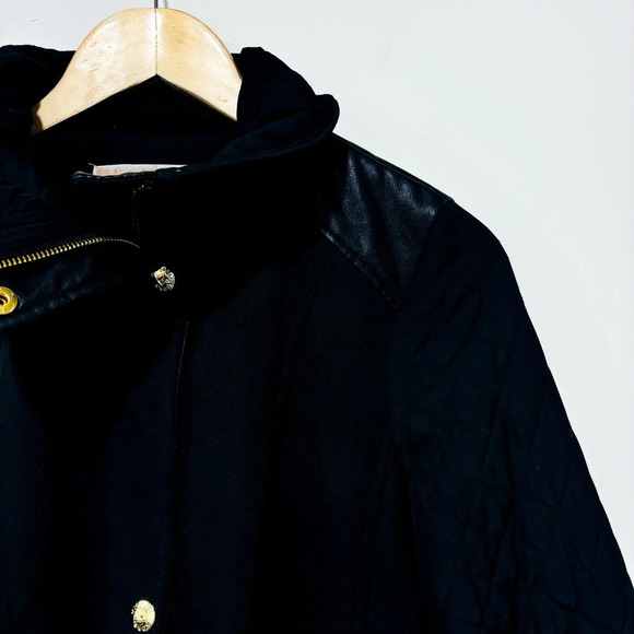MICHAEL  KORS Black coat with quilted sleeves and fleece interior - Picture 8 of 11